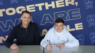 Julian Recchia signs scholarship deal